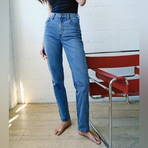 Abercrombie & Fitch Ultra High Rise 90s Straight Jean Medium Wash Denim 25 0XS